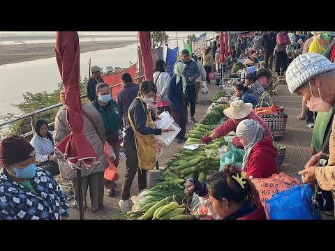 เลาะตลาดนัดไทย-ลาวธาตุพนมสุด