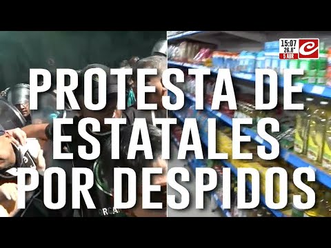 Siguen las protestas de estatales por los despidos del Gobierno