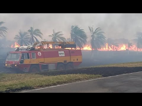 Fuego cerca del aeropuerto