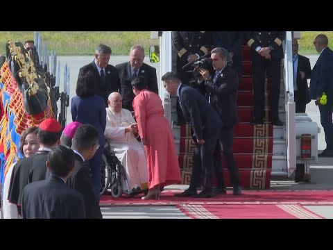 El Papa Francisco aterriza en Mongolia desde Roma