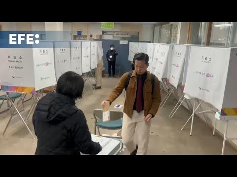 Oposición surcoreana logra mayoría parlamentaria mayor que la de 2020 y debilita a Yoon