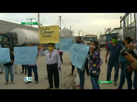 Moradores realizan una protesta por la falta del agua potable