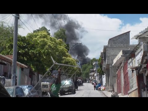 Haitian residents flee from the gang violence in Port-au-Prince