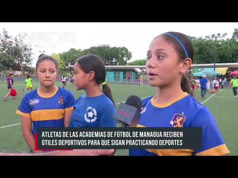 Academias de fútbol en Managua reciben útiles deportivos - Nicaragua