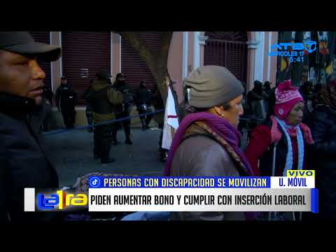 Personas con discapacidad exigen aumento de bono movilizándose en La Paz