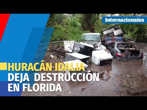 Carreteras y calles inundadas, cortes de energía: Florida brega con las secuelas de Idalia