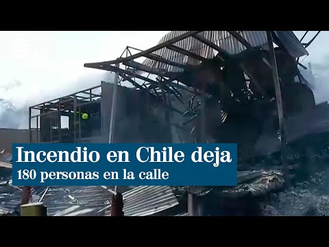 Un virulento incendio arrasa un campamento irregular al norte de Chile | EL MUNDO