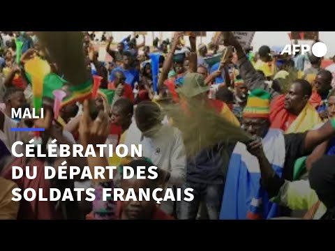 Mali: des manifestants célébrent le départ annoncé des soldats français | AFP