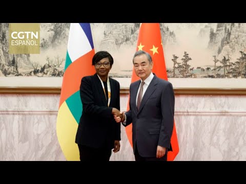 Wang Yi se reúne en Beijing con su homóloga de la República Centroafricana