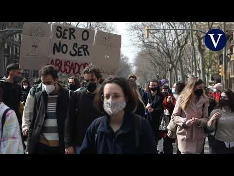 Manifestación de alumnos del Institut del Teatre por los casos de abusos sexuales en el centro