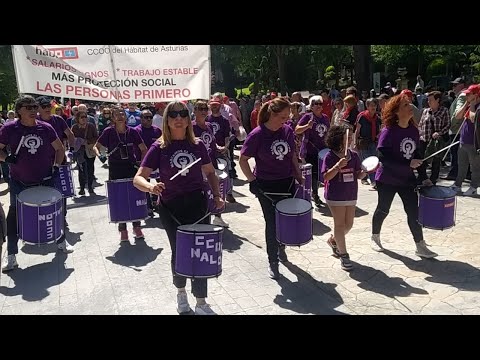 Cientos de personas se manifiestan en Oviedo por el 1 de mayo