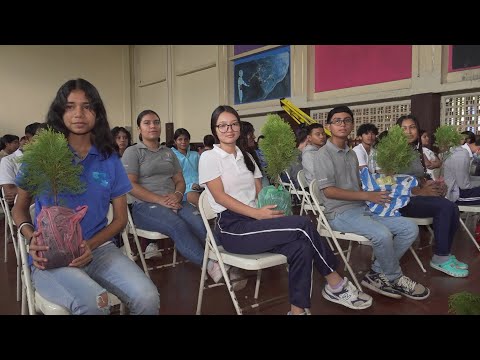 Estudiantes nicaragüenses comprometidos con la Naturaleza