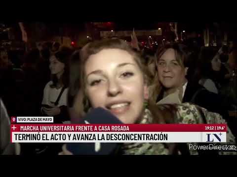 Marcha universitaria. Zurda kirchnerista con flequillo idolatra a Cristina Kirchner (23 abril 2024)