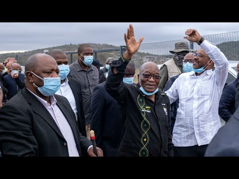 Afrique du Sud : censé se rendre à la police, l'ancien président Jacob Zuma tergiverse