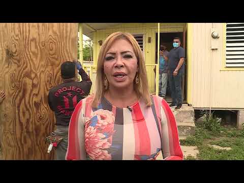 Senadora Evelyn Vázquez ayuda a reconstruir hogar de octogenario en Cabo Rojo
