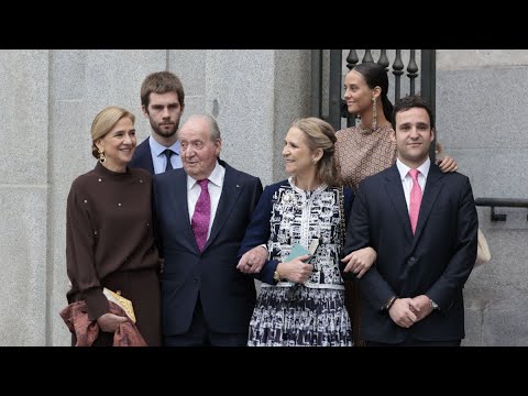 Juan Carlos I acude junto a sus hijas a la boda de José Luis Martínez-Almeida y Teresa Urquijo