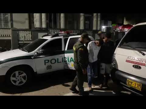 Tras robar a ciudadano son capturados dos delincuentes armados en el barrio La Alboraya en BQ