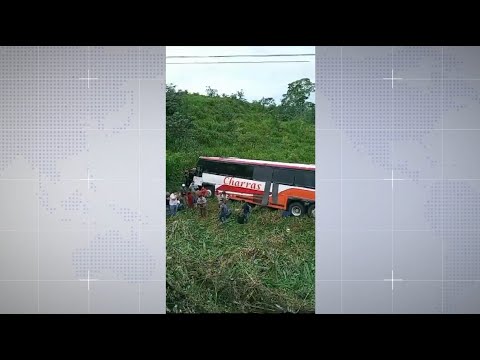 Autobús cayó en hondonada de 6 metros en San Antonio Morazán - Quetzaltenango