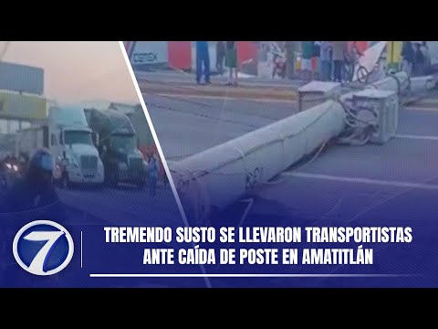Tremendo susto se llevaron transportistas ante caída de poste en Amatitlán