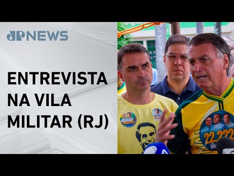 Após votar, Bolsonaro faz críticas ao governo Lula