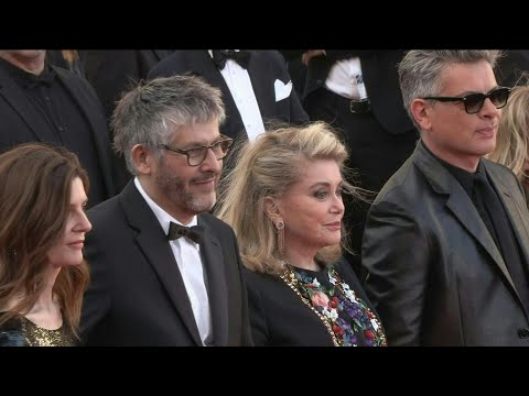 Cannes: Catherine Deneuve et Chiara Mastroianni sur le tapis rouge pour Marcello Mio | AFP