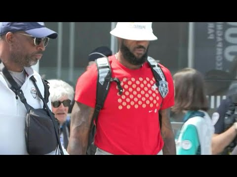 JO-2024: LeBron James, c'est mon idole, l'équipe américaine de basket est arrivée à Lille | AFP