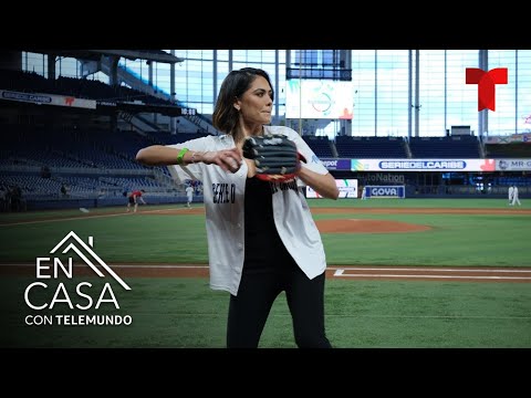 Andrea Meza hace el primer lanzamiento en el partido de beisbol de México contra Nicaragua