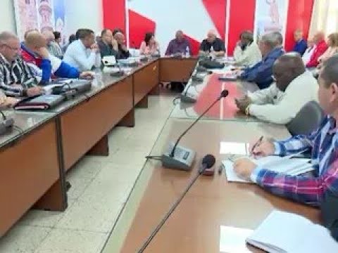Examina Vicepresidente cubano perfeccionamiento de nuevas estructuras de Gobierno en Cienfuegos