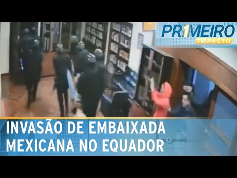 Veja momento em que a polícia do Equador invade embaixada mexicana | Primeiro Impacto (10/04/24)