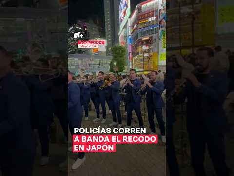 Policías corren a Banda El Recodo en Japón #nmas #shorts