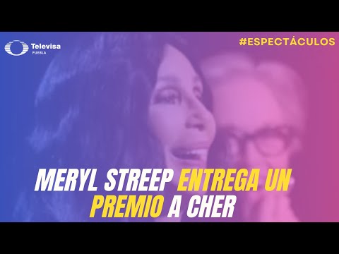 Meryl Streep entrega un premio a Cher