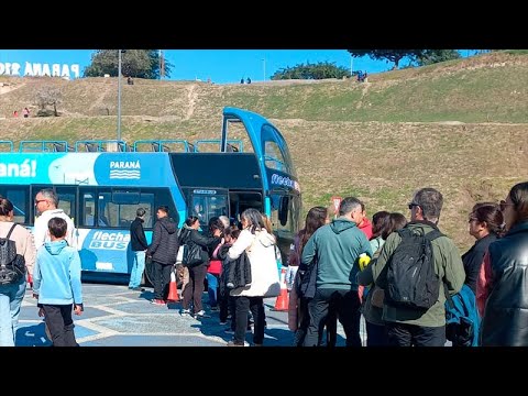 Visitantes de Bariloche, Buenos Aires y la provincia abordaron el Bus Turístico
