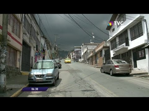 Moradores solicitan la reposición del asfalto en un hueco de la calle Bogotá