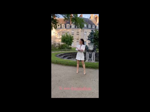 Natalia Oreiro en los jardines del Château de Fontainebleau bromeando con Vivi Stallone