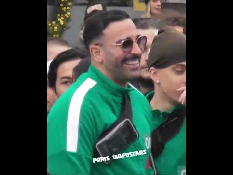 Adil RAMI fait un doigt et menace ses adversaires lors Squid Game 1 2 3 soleil Paris 1 décembre 2024