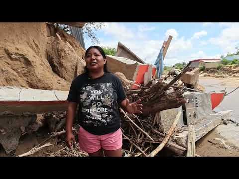 Las lluvias del huracán John derrumban casas y sueños de familias en el mexicano Acapulco