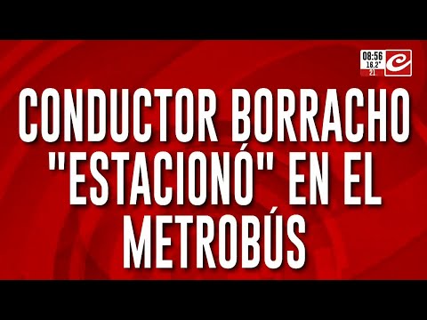 Conductor absolutamente borracho chocó y terminó estacionando en el Metrobús