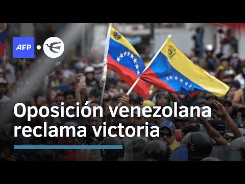 Actas en mano, oposición de Venezuela reivindica victoria en elecciones