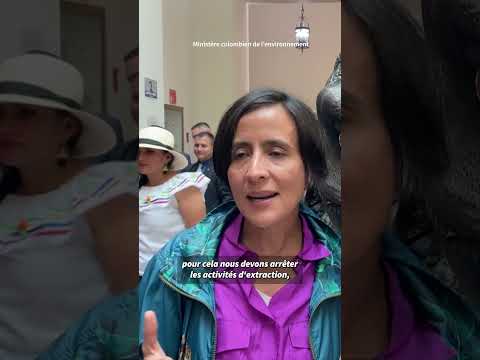 Un dinosaure au Parlement colombien pour rappeler l'urgence climatique