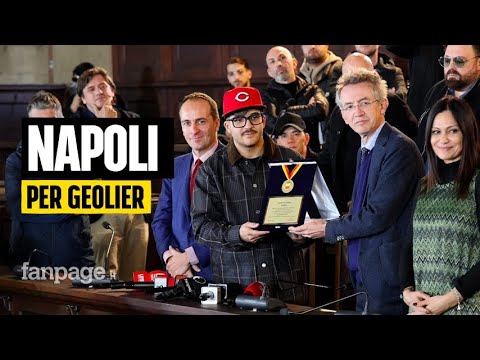 Geolier premiato dal Sindaco Manfredi: Grato a Napoli per il sostegno, è stato esagerato