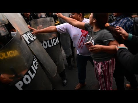 Pérou : rassemblements et routes bloquées malgré l'État d'urgence • FRANCE 24