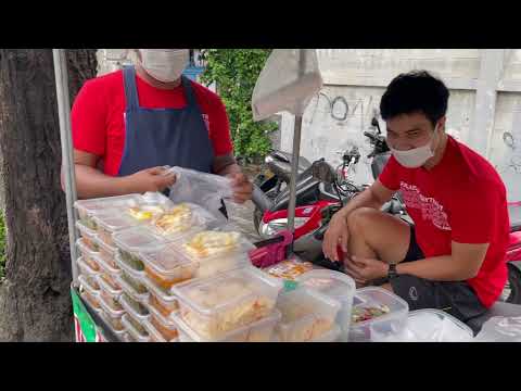 พูดคุยกับน้องๆ-ที่มาขายข้าวกล่ พูดคุยกับน้องๆ-ที่มาขายข้าวกล่