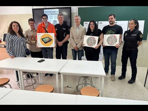 Cristina Pérez hace entrega de los premios Cruz Novillo