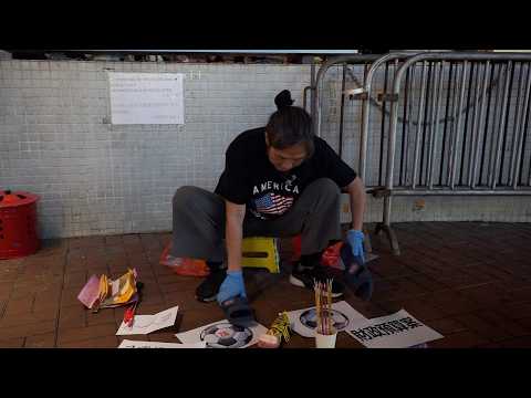 女長毛驚蟄打小人「波」，怒燒「財政預算案」，不滿無派糖予普羅大眾。