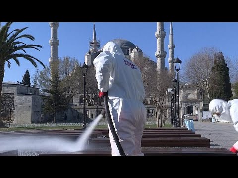 NO COMMENT | Turquía desinfecta sus zonas sagradas y confina a su población por el coronavirus