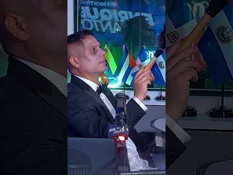 👻 🎃 La #FamiliaAdams se adueña del #EnriqueSantosShow 🖤 🐈‍⬛. #HappyHalloween para todos 🧙‍♀️ 🧹