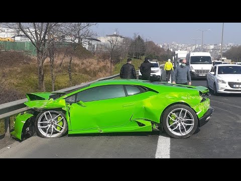 Trafikte ‘makas’ atan sürücü lüks aracını parçaladı