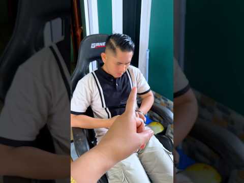 Ini kursi kosong ini kursi ada ayahnya.