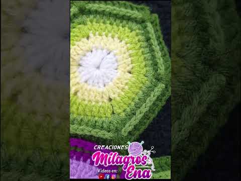 Cuadrado de colores N° 52 o muestra con flor en 3D a crochet para colchas y cojines