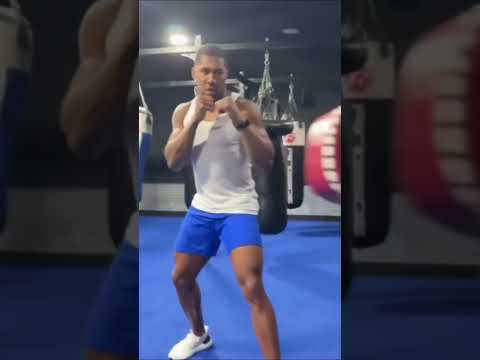 Anthony joshua tries his hand at kickboxing 👀🥊